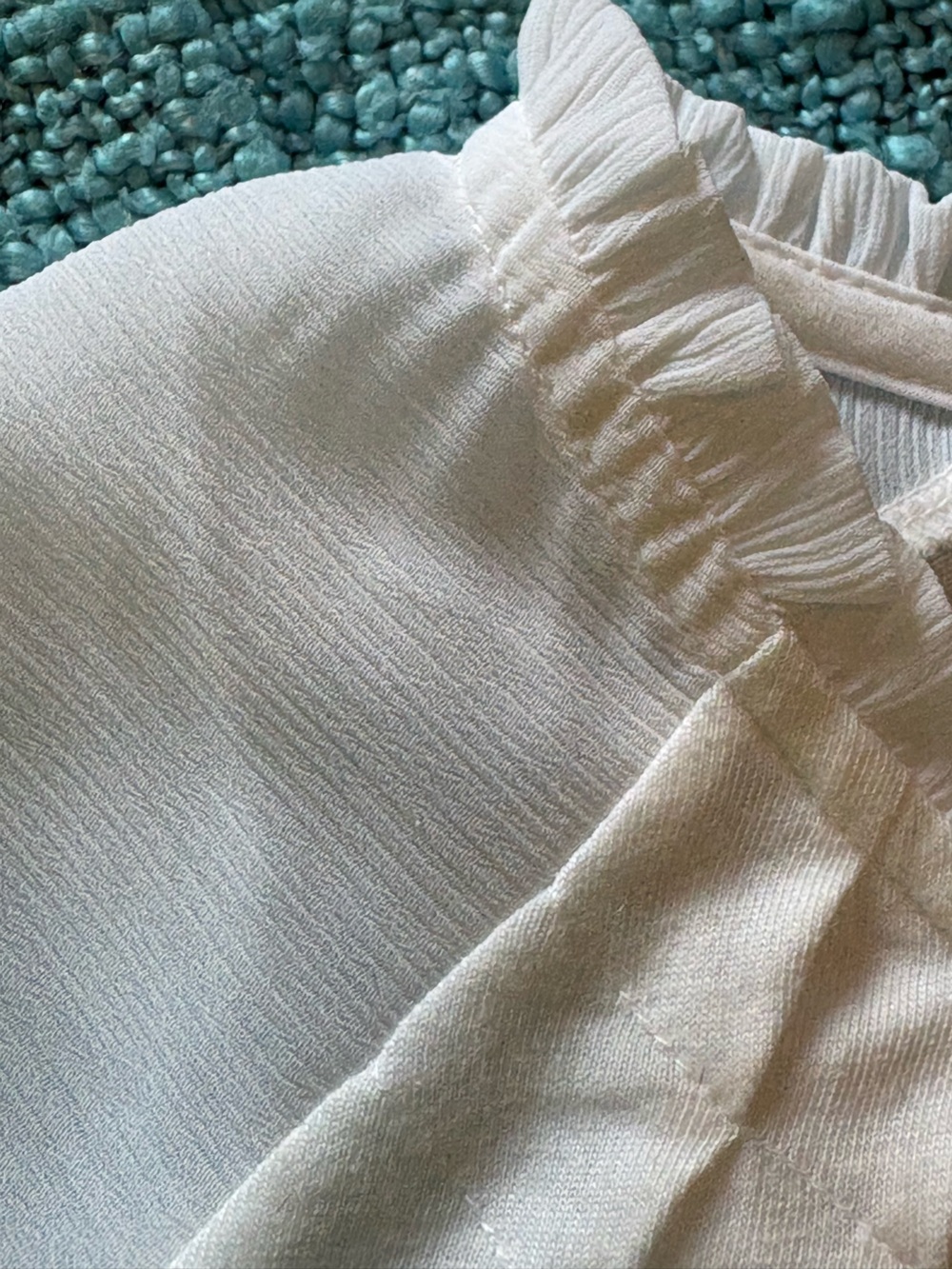 Banana Republic Cream Sleeveless Pleated Keyhole Tank Top | Size Large - Picture 8 of 10
